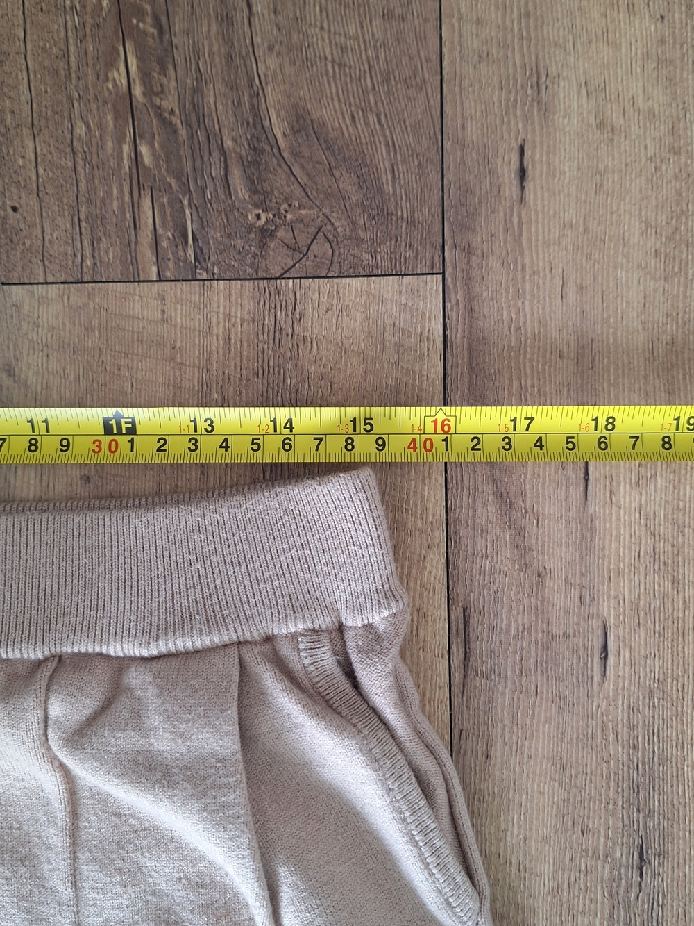 Women's Beige Knit Jogger Pants Size L Relaxed Fit Pleated Front Tapered - Picture 7 of 8